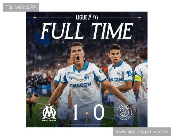 斯特拉斯堡主场球迷助威，创造热烈比赛氛围